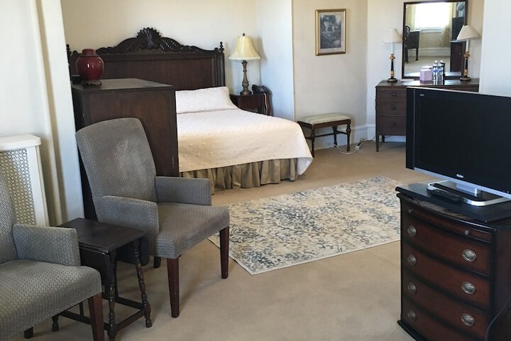 Room 12 of 19