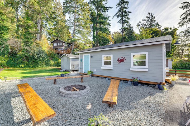 Bayfront Retreat w / Private Beach in Birch Bay
