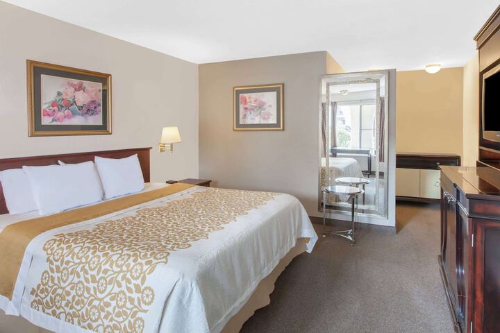Room 12 of 26