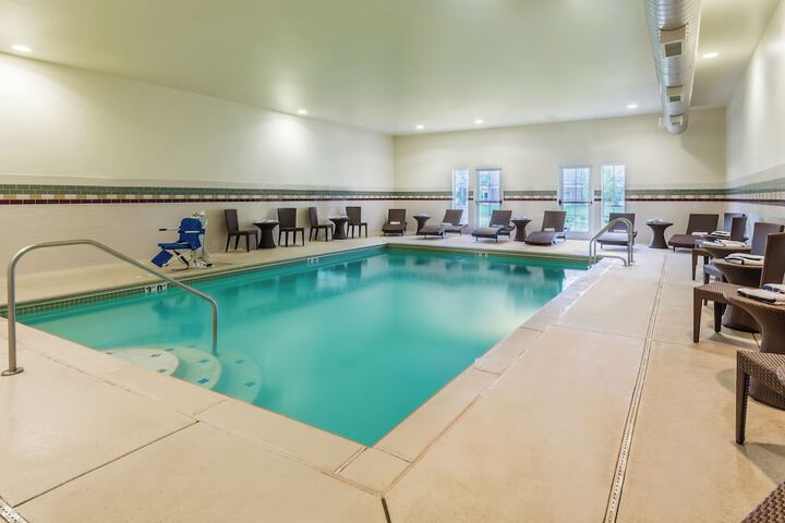 Larkspur Landing Extended Stay Suites St. Louis Riverport - Airport West