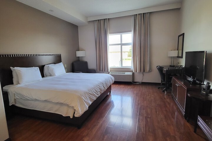 Days Inn & Suites by Wyndham Fort Saskatchewan