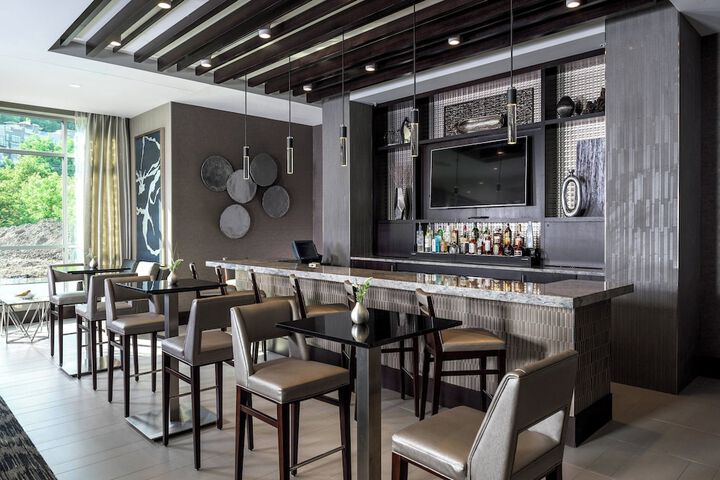 Courtyard by Marriott Edgewater NYC Area