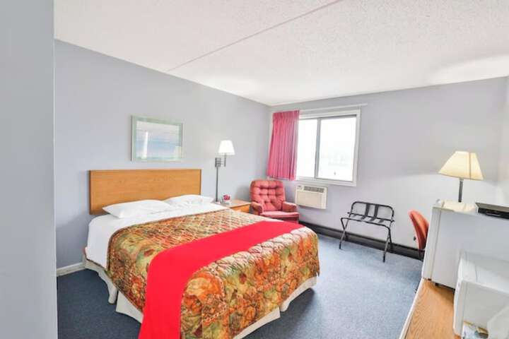 OYO Hotel Pipestone MN Canterbury Park