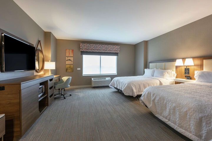 Room 33 of 47
