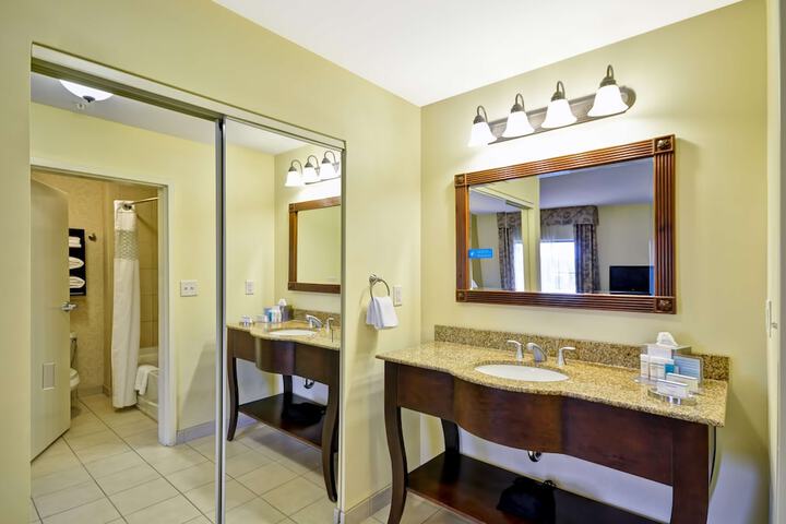 Hampton Inn & Suites North Charleston-University Blvd