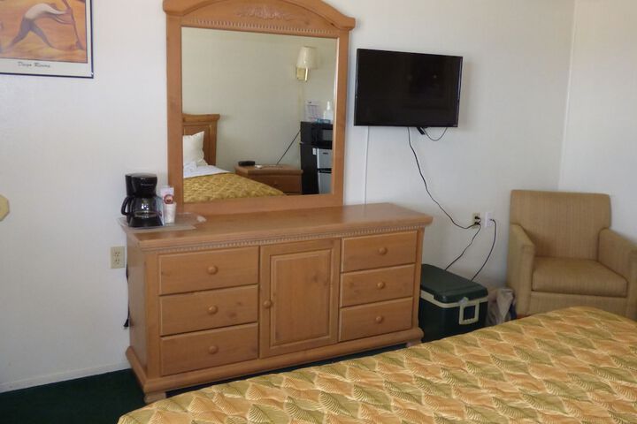Room 17 of 35