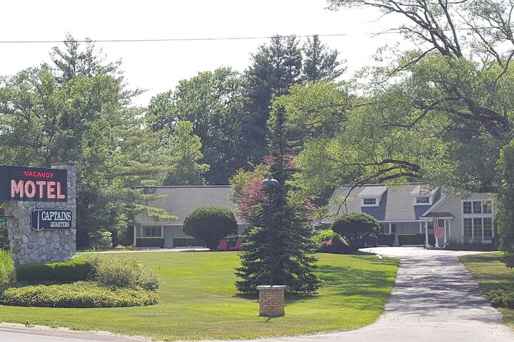 Captains Quarters Motel