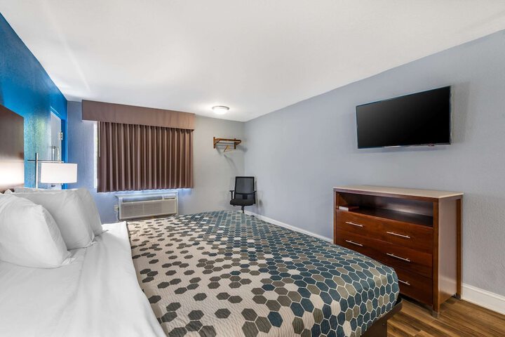 Room 21 of 69