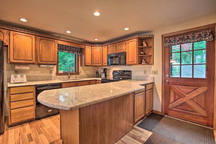 Waterfront New England House on Wickaboag Lake!