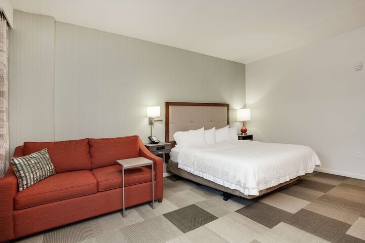 Room 32 of 65