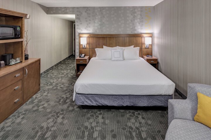 Room 28 of 46
