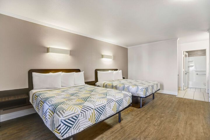 Room 20 of 28
