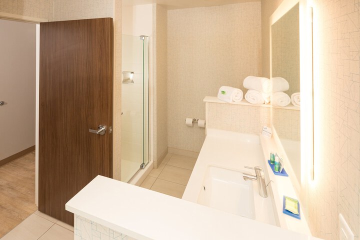 Holiday Inn Express & Suites Michigan City by IHG