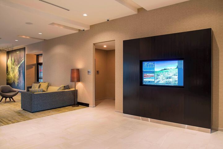 Courtyard by Marriott Holland Downtown