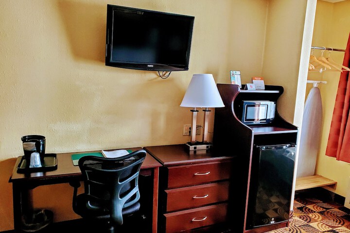 Room 8 of 28