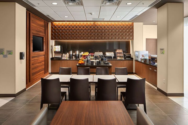 Wingate by Wyndham Hurricane WV