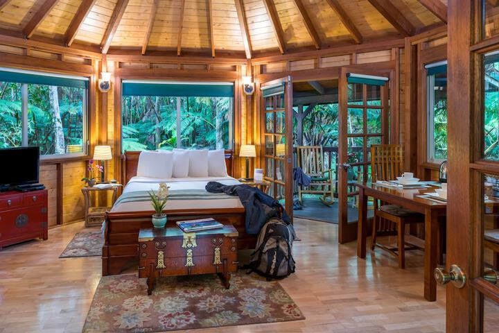 Volcano Village Lodge