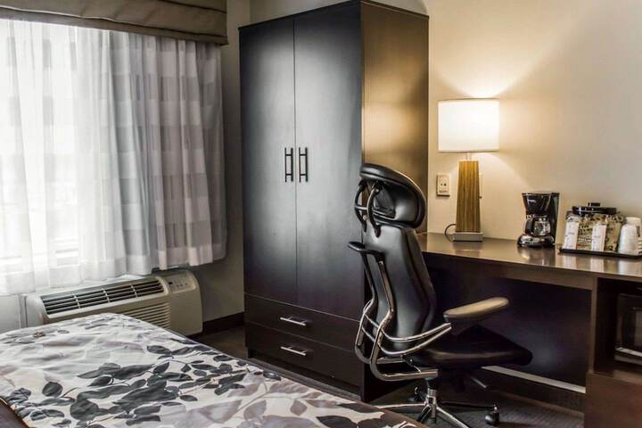 Room 5 of 25