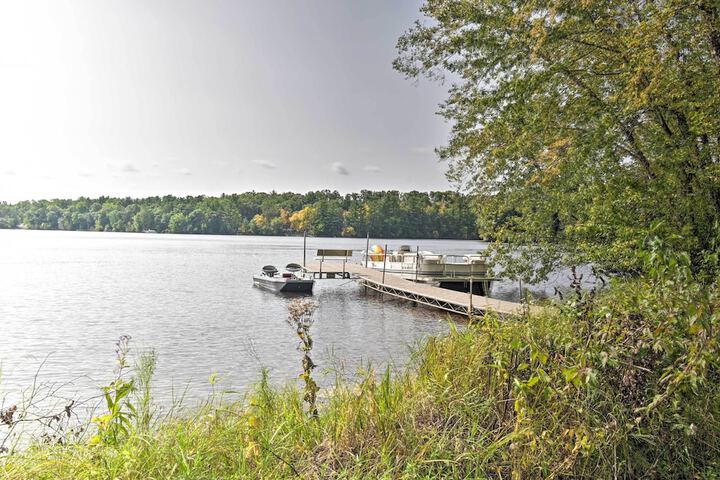 Lakefront Cabin w / Fire Pit Dock, & Boat Rental