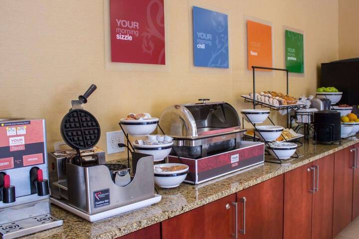 Breakfast/Coffee Service 24 of 33