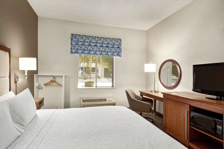 Room 14 of 33