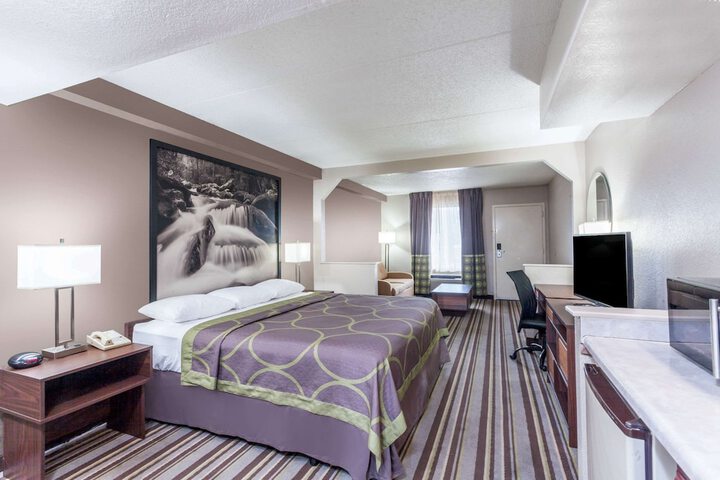 Room 28 of 34