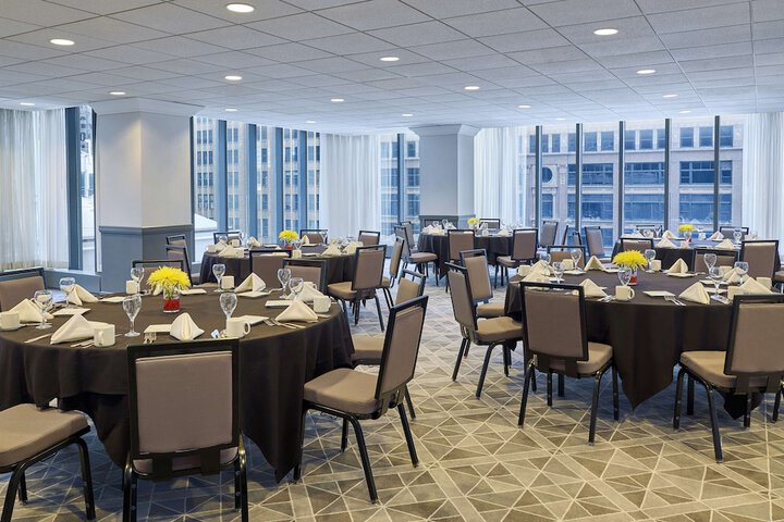 The Marquette Hotel Curio Collection by Hilton