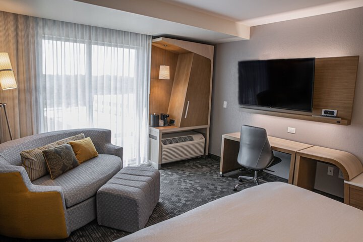 Room 9 of 30