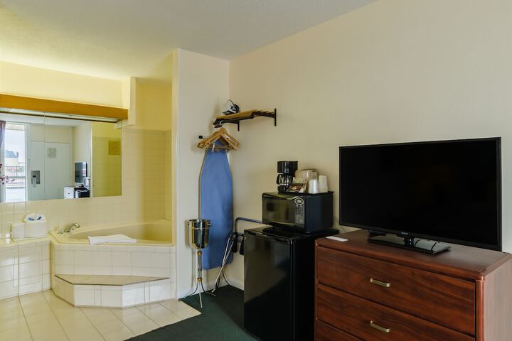Room 27 of 40