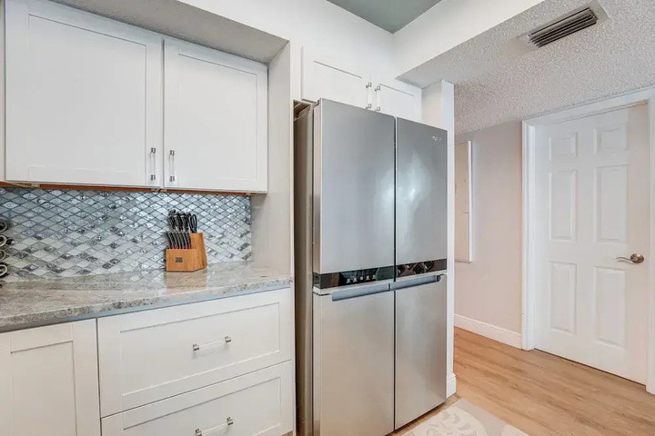 Beachfront Redington Shores Condo w / Pool!