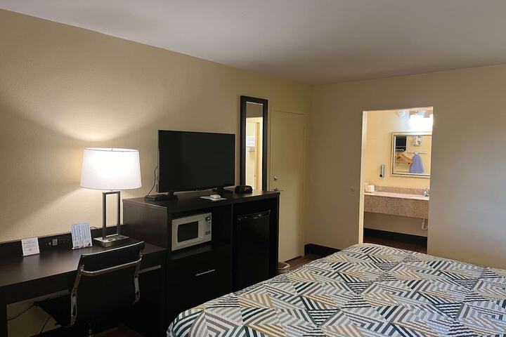 Room 14 of 33
