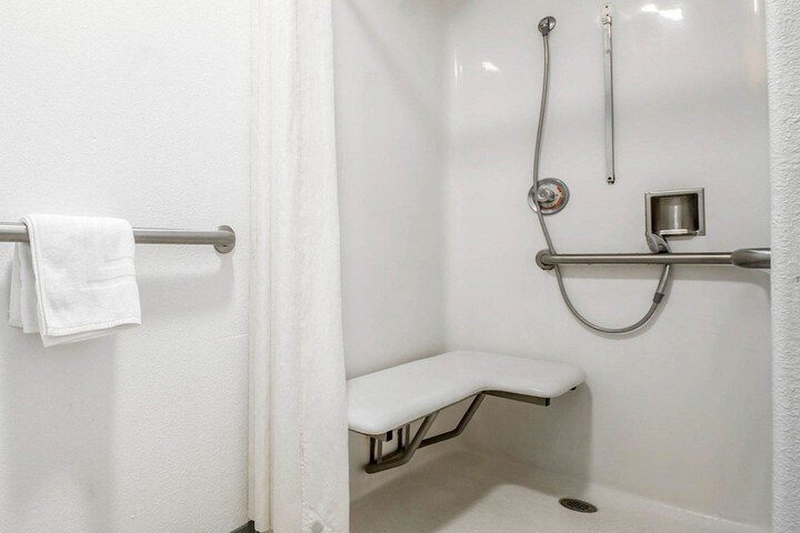 Room 16 of 24