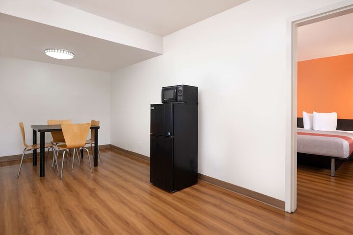 Room 10 of 24