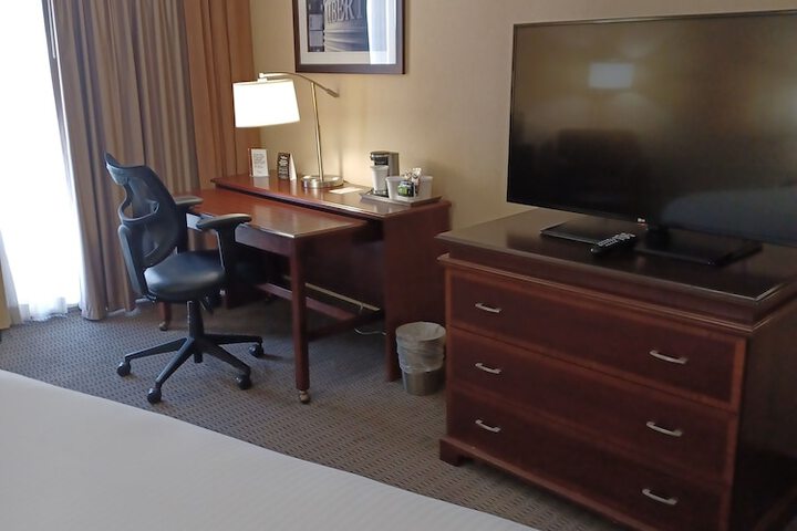 Room 8 of 34