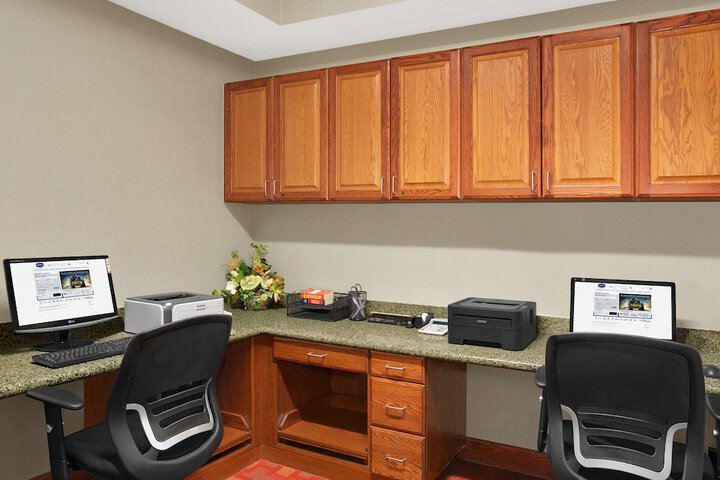 Business Center 26 of 26