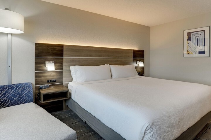 Room 25 of 64