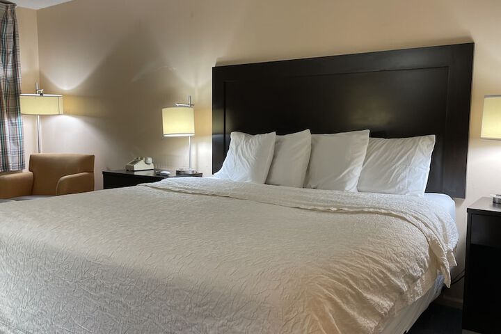 Room 4 of 10