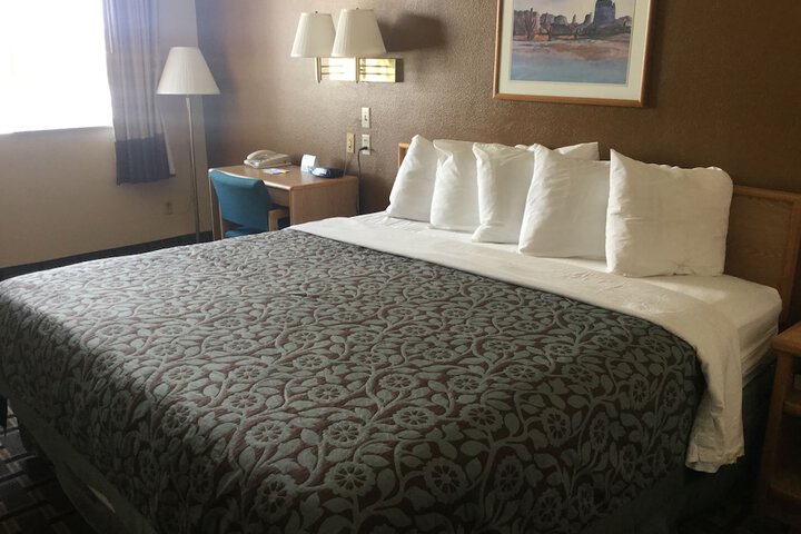 Room 27 of 41