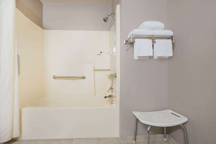 Room 10 of 25