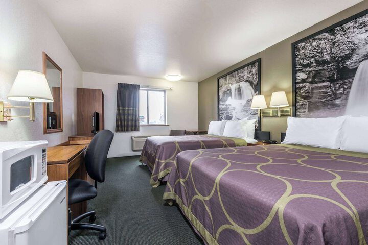 Room 10 of 16