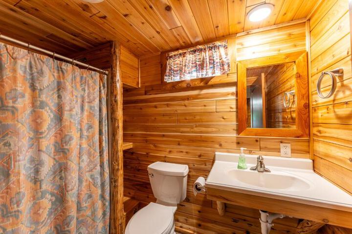 Cabin O Pines - a Family Friendly Resort