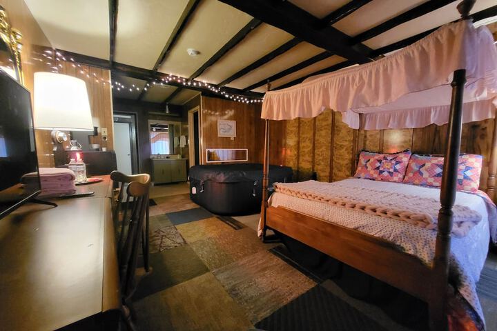 Room 105 of 118