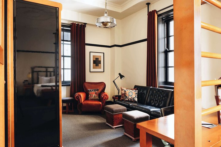 Room 70 of 95