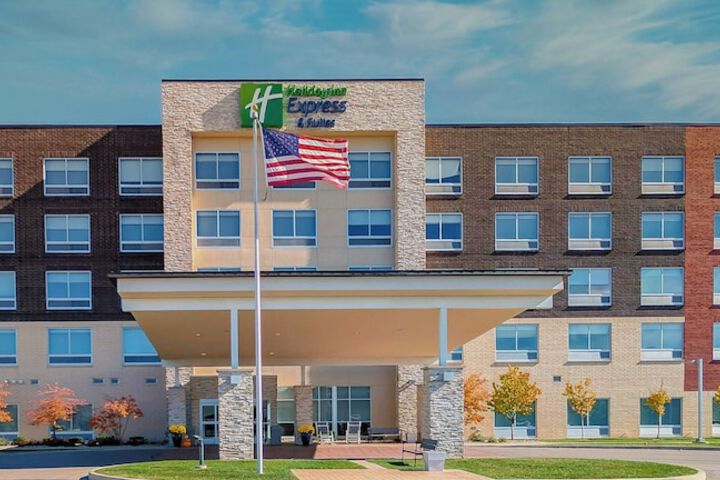 Holiday Inn Express & Suites Toledo West by IHG