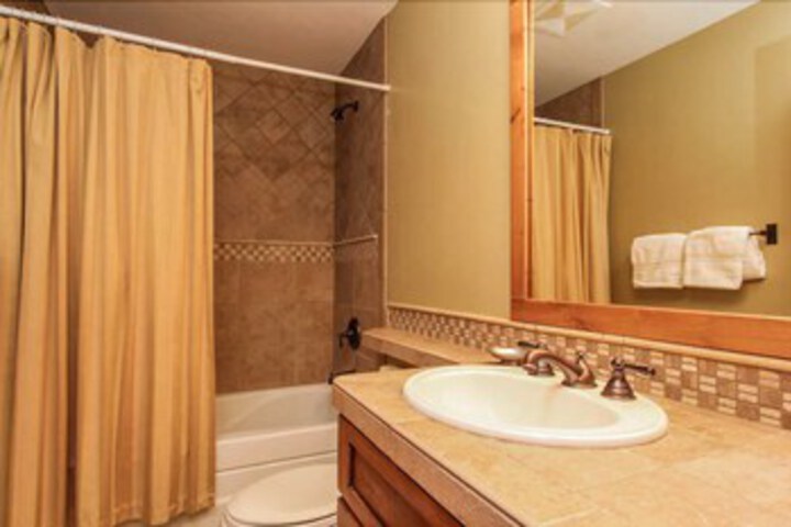 Discovery Chalet 374 - Three Bedroom Cabin