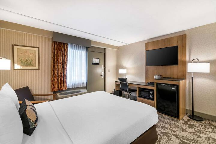 Room 27 of 125