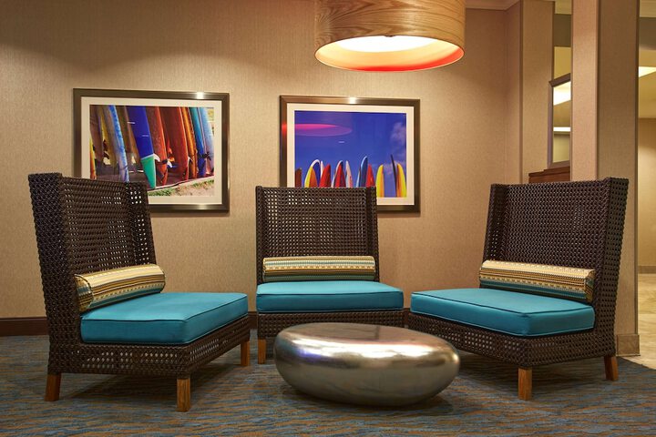 Lounge 47 of 51