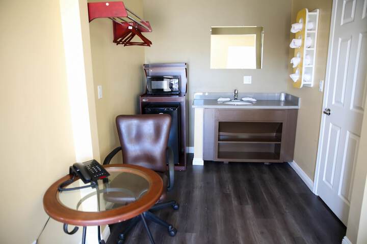 Room 8 of 17