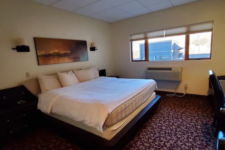 Lowell Inn