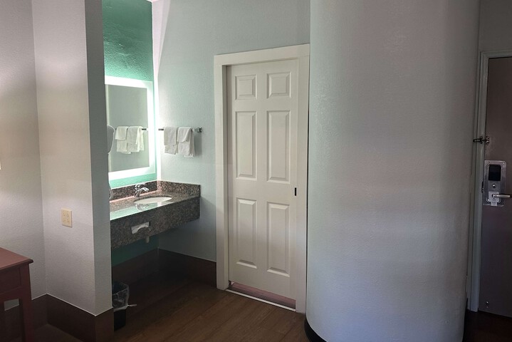 Room 11 of 22